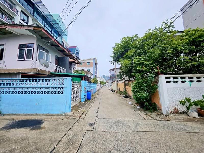 [ขาย] ที่ดินพร้อมบ้านเดี่ยว 2 ชั้น ทำเลทองใจกลาง New CBD รัชดา ซอย 3 - พระราม 9, กรุงเทพ, รัชดาภิเษก, ดินแดง, กรุงเทพ, 130 ตร.ม., บ้านเดี่ยว ขาย, โดย อรอุษา โรจน์รพีธาดา, 500550324 - DDproperty.com