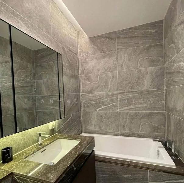 The Esse Sukhumvit 36, Bangkok, Soi Sukhumvit 36, Sukhumvit Road, Phra Kanong, Khlong Toei, Bangkok, 1 Bedroom, 39 sqm, Condo For Rent, by Thanyalak Ajmera, 500550369 - DDproperty.com