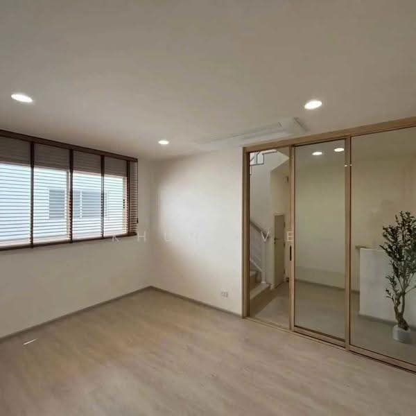 Nue Verse Krungthep Kreetha, Bangkok, Srinakarin - Romklao Road, Saphan Sung, Bangkok, 3 Bedrooms, 202 sqm, Townhouse For Rent, by Khun Eve, 500550445 - DDproperty.com
