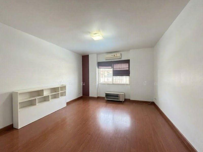 Moobaan Areeya at Home Soi Mailarp, Bangkok, Soi Prasert Manukich 29 Yaek 2, Lat Phrao, Bangkok, 2 Bedrooms, 100 sqm, Townhouse For Sale, by คุณ ปัณณณัฐ ( ปัณณ์ ), 500550451 - DDproperty.com