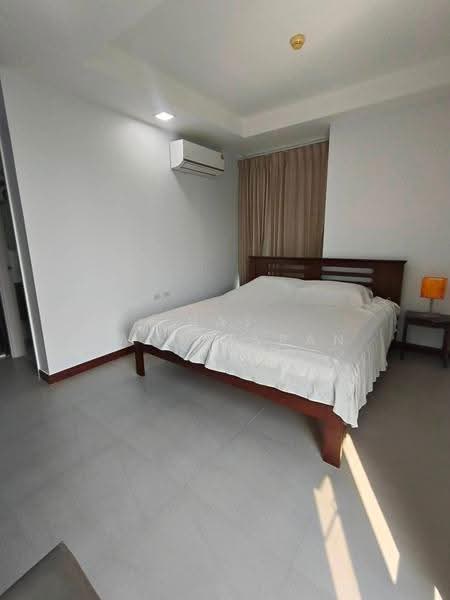 Thru Thonglor, Bangkok, Petchaburi Road, Bang Kapi, Huai Khwang, Bangkok, 2 Bedrooms, 62 sqm, Condo For Rent, by Nat Tantirapan, 500550505 - DDproperty.com