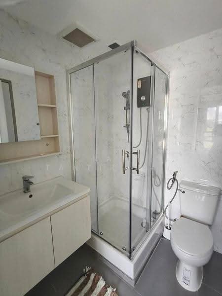 Thru Thonglor, Bangkok, Petchaburi Road, Bang Kapi, Huai Khwang, Bangkok, 2 Bedrooms, 62 sqm, Condo For Rent, by Nat Tantirapan, 500550505 - DDproperty.com