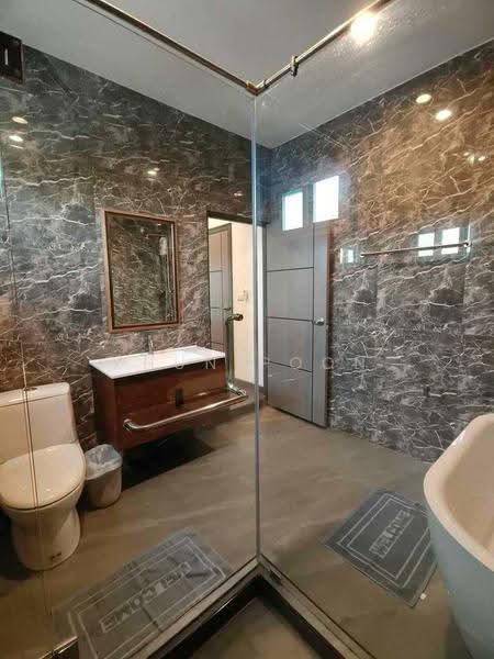 3-Story Detached House | Near BTS Ekkamai | Company Registration Allowed (SPSSR390), Bangkok, สุขุมวิท 65, Phra Kanong Nua, Watthana, Bangkok, 4 Bedrooms, 330 sqm, Single Detached House For Sale, by Khun Poon, 500550625 - DDproperty.com