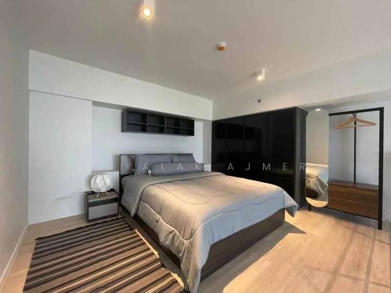 The Lofts Silom, Bangkok, Pramuan Road, Silom, Bang Rak, Bangkok, 1 Bedroom, 47 sqm, Condo For Rent, by Thanyalak Ajmera, 500550655 - DDproperty.com