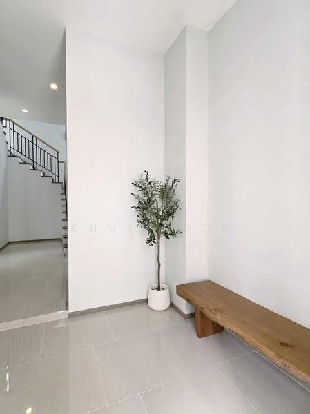 Aerie Srinakarin-Krungthepkreetha, Bangkok, Srinakarin - Romklao Road, Khlong Song Ton Nun, Lat Krabang, Bangkok, 5 Bedrooms, 390 sqm, Single Detached House For Rent, by Khun Poon, 500550667 - DDproperty.com