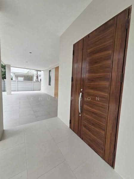 Aerie Srinakarin-Krungthepkreetha, Bangkok, Srinakarin - Romklao Road, Khlong Song Ton Nun, Lat Krabang, Bangkok, 5 Bedrooms, 390 sqm, Single Detached House For Rent, by Khun Poon, 500550667 - DDproperty.com