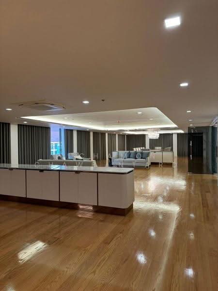 Piya Apartment Sukhumvit 15, Bangkok, 99 Sukhumvit 15, Khlongtoei Nua, Watthana, Bangkok, 4 Bedrooms, 924 sqm, Condo For Rent, by Pichamon Chawbantard, 500550936 - DDproperty.com