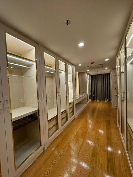 Piya Apartment Sukhumvit 15, Bangkok, 99 Sukhumvit 15, Khlongtoei Nua, Watthana, Bangkok, 4 Bedrooms, 924 sqm, Condo For Rent, by Pichamon Chawbantard, 500550936 - DDproperty.com