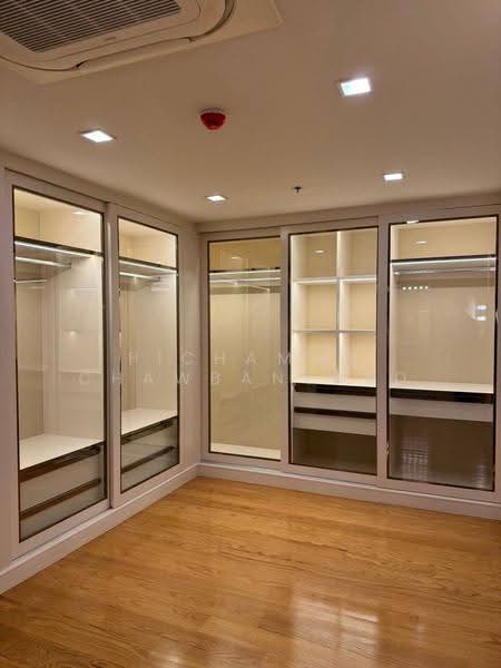 Piya Apartment Sukhumvit 15, Bangkok, 99 Sukhumvit 15, Khlongtoei Nua, Watthana, Bangkok, 4 Bedrooms, 924 sqm, Condo For Rent, by Pichamon Chawbantard, 500550936 - DDproperty.com
