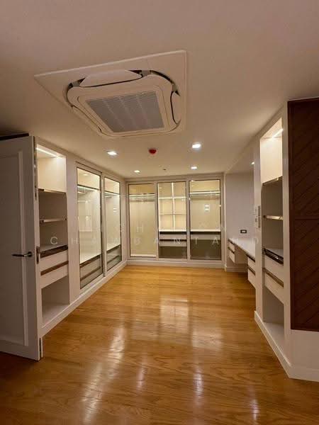 Piya Apartment Sukhumvit 15, Bangkok, 99 Sukhumvit 15, Khlongtoei Nua, Watthana, Bangkok, 4 Bedrooms, 924 sqm, Condo For Rent, by Pichamon Chawbantard, 500550936 - DDproperty.com