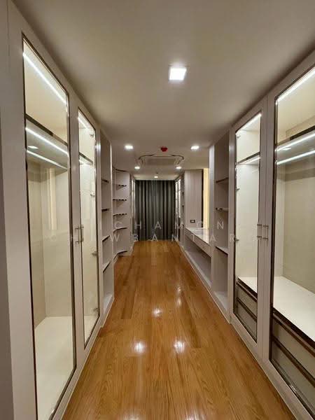 Piya Apartment Sukhumvit 15, Bangkok, 99 Sukhumvit 15, Khlongtoei Nua, Watthana, Bangkok, 4 Bedrooms, 924 sqm, Condo For Rent, by Pichamon Chawbantard, 500550936 - DDproperty.com