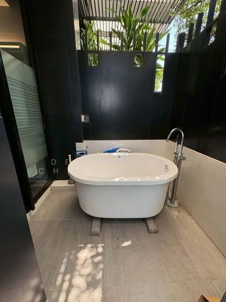 Noble Ploenchit, Bangkok, 1035 Ploenchit Road, Lumphini, Pathum Wan, Bangkok, 2 Bedrooms, 95 sqm, Condo For Rent, by Dechatorn Chichaiyang, 500551185 - DDproperty.com