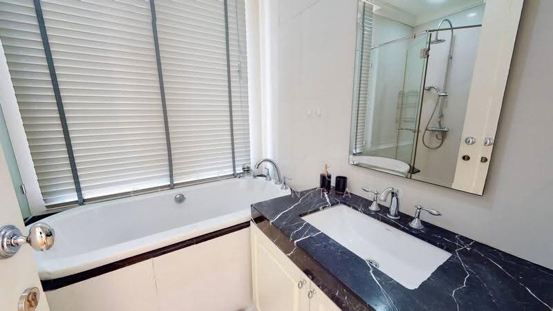 Royce Private Residences, Bangkok, 61 Soi Sukhumvit 31, Khlongtoei Nua, Watthana, Bangkok, 2 Bedrooms, 111 sqm, Condo For Rent, by Pichamon Chawbantard, 500551238 - DDproperty.com