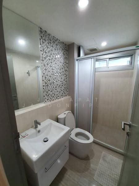 Life Ratchadapisek, Bangkok, 279 Ratchadapisaek Road, Huai Khwang, Bangkok, 2 Bedrooms, 55 sqm, Condo For Rent, by Jettapat Jaroonpipatkun, 500551478 - DDproperty.com