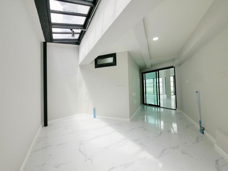 Home Office รีโนเวทใหม่ 3.5 ชั้น ซ.เฉลิมพระเกียรติ 6, Bangkok, Bang Chak, Phra Khanong, Bangkok, , 291 sqm, Shophouse For Sale, by ทัตเทพ ดิลกพัฒนะกูล, 500551520 - DDproperty.com