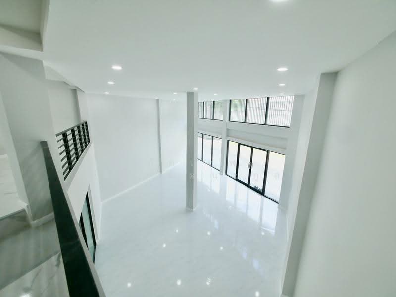 Home Office รีโนเวทใหม่ 3.5 ชั้น ซ.เฉลิมพระเกียรติ 6, Bangkok, Bang Chak, Phra Khanong, Bangkok, , 291 sqm, Shophouse For Sale, by ทัตเทพ ดิลกพัฒนะกูล, 500551520 - DDproperty.com