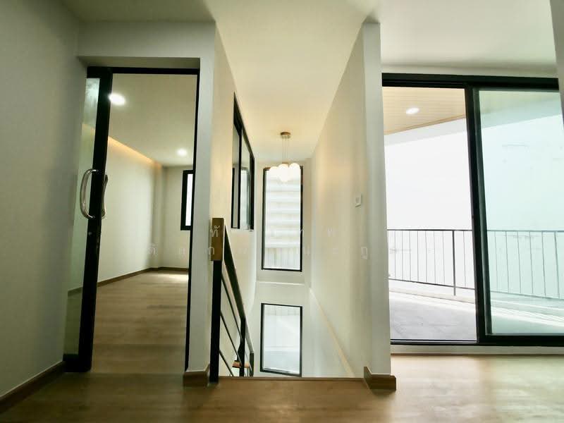 Home Office รีโนเวทใหม่ 3.5 ชั้น ซ.เฉลิมพระเกียรติ 6, Bangkok, Bang Chak, Phra Khanong, Bangkok, , 291 sqm, Shophouse For Sale, by ทัตเทพ ดิลกพัฒนะกูล, 500551520 - DDproperty.com