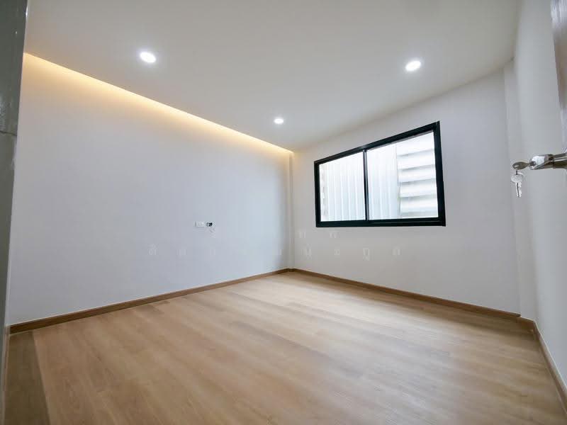 Home Office รีโนเวทใหม่ 3.5 ชั้น ซ.เฉลิมพระเกียรติ 6, Bangkok, Bang Chak, Phra Khanong, Bangkok, , 291 sqm, Shophouse For Sale, by ทัตเทพ ดิลกพัฒนะกูล, 500551520 - DDproperty.com