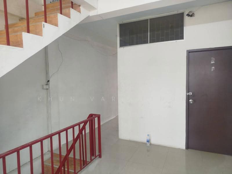 Sell 3-Story Townhouse 300m from BTS Krung Thon Buri Great Investment Opportunity in Charoen Nakhon, Bangkok, เจริญนคร18, Bang Lam Phu Lang, Khlong San, Bangkok, 3 Bedrooms, 150 sqm, Townhouse For Sale, by Khun Varittinun, 500551538 - DDproperty.com