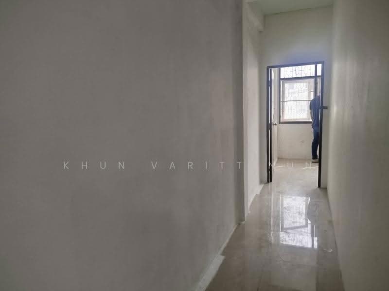 Sell 3-Story Townhouse 300m from BTS Krung Thon Buri Great Investment Opportunity in Charoen Nakhon, Bangkok, เจริญนคร18, Bang Lam Phu Lang, Khlong San, Bangkok, 3 Bedrooms, 150 sqm, Townhouse For Sale, by Khun Varittinun, 500551538 - DDproperty.com