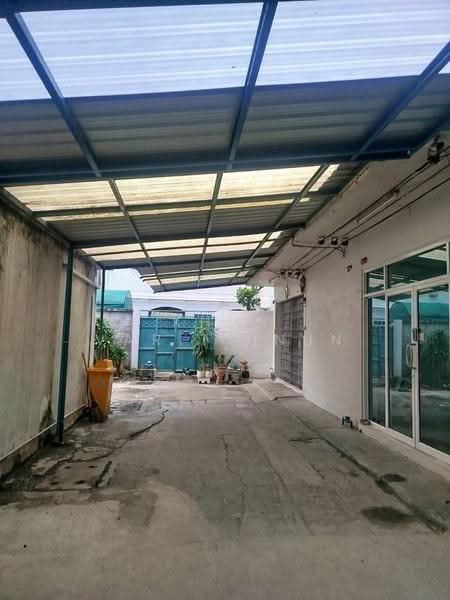 Sell 3-Story Townhouse 300m from BTS Krung Thon Buri Great Investment Opportunity in Charoen Nakhon, Bangkok, เจริญนคร18, Bang Lam Phu Lang, Khlong San, Bangkok, 3 Bedrooms, 150 sqm, Townhouse For Sale, by Khun Varittinun, 500551538 - DDproperty.com