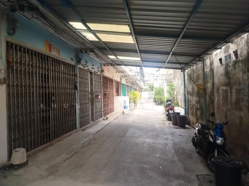 Sell 3-Story Townhouse 300m from BTS Krung Thon Buri Great Investment Opportunity in Charoen Nakhon, Bangkok, เจริญนคร18, Bang Lam Phu Lang, Khlong San, Bangkok, 3 Bedrooms, 150 sqm, Townhouse For Sale, by Khun Varittinun, 500551538 - DDproperty.com