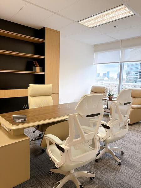 Newly renovated office space with furniture, 550m from BTS Phloen Chit. The building has restaurants, Bangkok, Witthayu, Lumphini, Pathum Wan, Bangkok, , 95 sqm, Office Space For Rent, by Sirikul Wattanakorn, 500551598 - DDproperty.com