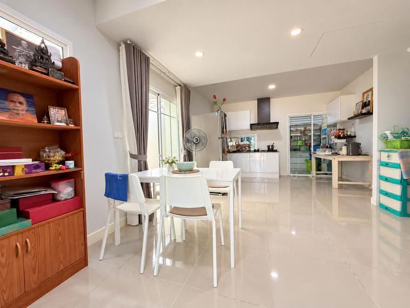 The Village Rangsit - Wongwaen, Pathum Thani, Leabklong 5 Road (West Side), Lat Sawai, Lam Luk Ka, Pathum Thani, 3 Bedrooms, 132 sqm, Townhouse For Sale, by THE LIVING HUB, 500551652 - DDproperty.com