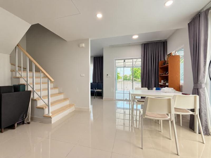 The Village Rangsit - Wongwaen, Pathum Thani, Leabklong 5 Road (West Side), Lat Sawai, Lam Luk Ka, Pathum Thani, 3 Bedrooms, 132 sqm, Townhouse For Sale, by THE LIVING HUB, 500551652 - DDproperty.com
