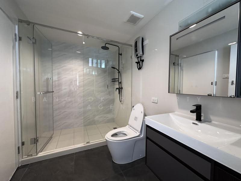 D.S. Tower 1 Sukhumvit 33, Bangkok, Soi Phrom Chit, Khlong Tan Nua, Watthana, Bangkok, 3 Bedrooms, 200 sqm, Condo For Rent, by BANGKOK PROPERTY AGENTS, 500551697 - DDproperty.com