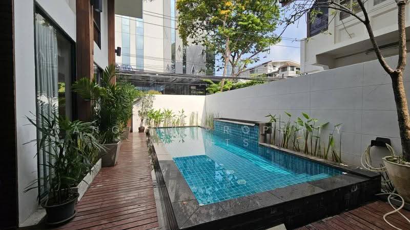 House between Thonglor and Phromphong, Bangkok, Khong Tan, Khlong Toei, Bangkok, 4 Bedrooms, 300 sqm, Single Detached House For Rent, by BANGKOK PROPERTY AGENTS, 500551762 - DDproperty.com