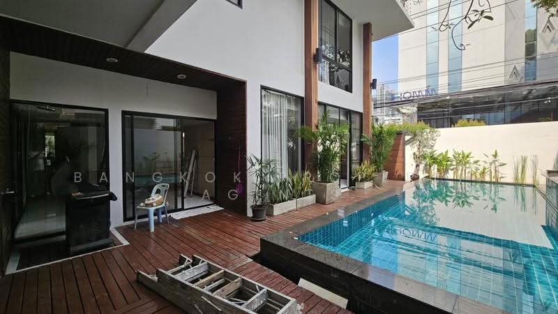 House between Thonglor and Phromphong, Bangkok, Khong Tan, Khlong Toei, Bangkok, 4 Bedrooms, 300 sqm, Single Detached House For Rent, by BANGKOK PROPERTY AGENTS, 500551762 - DDproperty.com