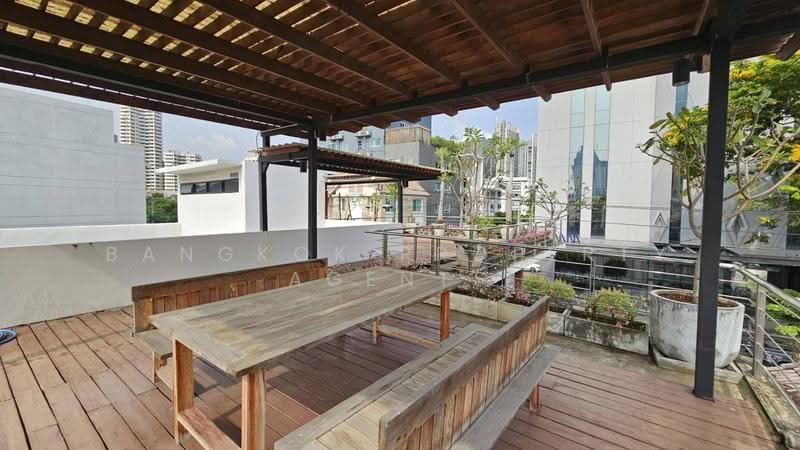 House between Thonglor and Phromphong, Bangkok, Khong Tan, Khlong Toei, Bangkok, 4 Bedrooms, 300 sqm, Single Detached House For Rent, by BANGKOK PROPERTY AGENTS, 500551762 - DDproperty.com