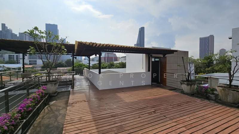 House between Thonglor and Phromphong, Bangkok, Khong Tan, Khlong Toei, Bangkok, 4 Bedrooms, 300 sqm, Single Detached House For Rent, by BANGKOK PROPERTY AGENTS, 500551762 - DDproperty.com
