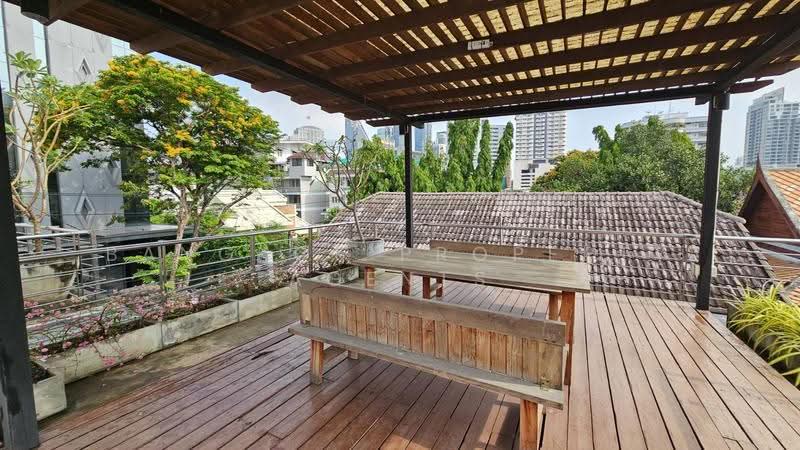 House between Thonglor and Phromphong, Bangkok, Khong Tan, Khlong Toei, Bangkok, 4 Bedrooms, 300 sqm, Single Detached House For Rent, by BANGKOK PROPERTY AGENTS, 500551762 - DDproperty.com