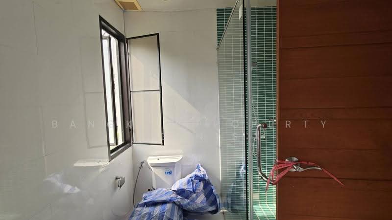 House between Thonglor and Phromphong, Bangkok, Khong Tan, Khlong Toei, Bangkok, 4 Bedrooms, 300 sqm, Single Detached House For Rent, by BANGKOK PROPERTY AGENTS, 500551762 - DDproperty.com