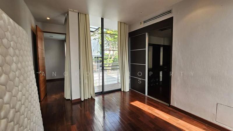 House between Thonglor and Phromphong, Bangkok, Khong Tan, Khlong Toei, Bangkok, 4 Bedrooms, 300 sqm, Single Detached House For Rent, by BANGKOK PROPERTY AGENTS, 500551762 - DDproperty.com