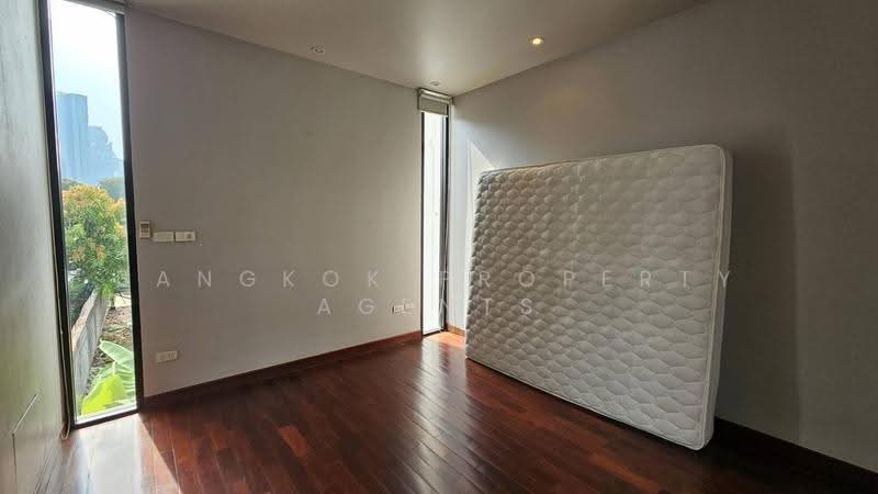 House between Thonglor and Phromphong, Bangkok, Khong Tan, Khlong Toei, Bangkok, 4 Bedrooms, 300 sqm, Single Detached House For Rent, by BANGKOK PROPERTY AGENTS, 500551762 - DDproperty.com