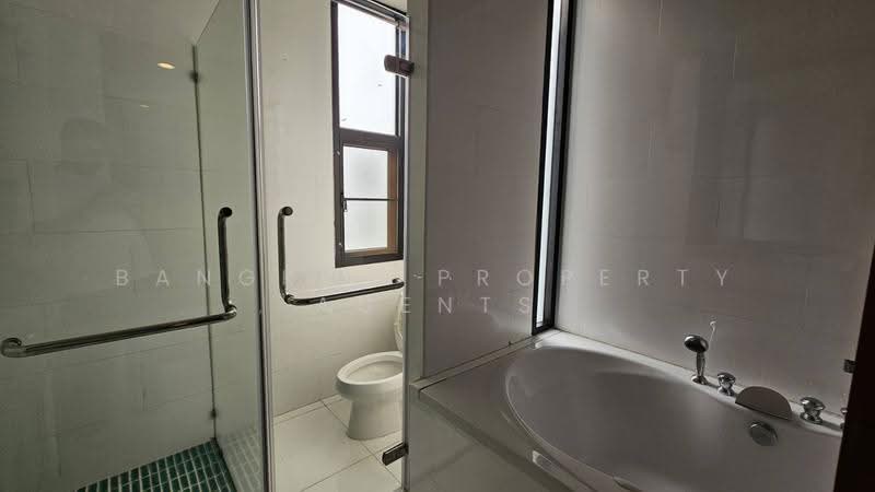 House between Thonglor and Phromphong, Bangkok, Khong Tan, Khlong Toei, Bangkok, 4 Bedrooms, 300 sqm, Single Detached House For Rent, by BANGKOK PROPERTY AGENTS, 500551762 - DDproperty.com
