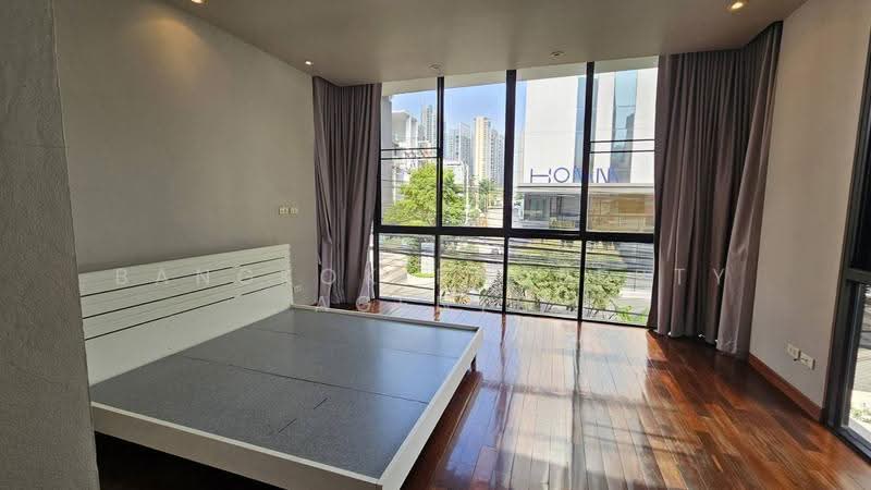 House between Thonglor and Phromphong, Bangkok, Khong Tan, Khlong Toei, Bangkok, 4 Bedrooms, 300 sqm, Single Detached House For Rent, by BANGKOK PROPERTY AGENTS, 500551762 - DDproperty.com
