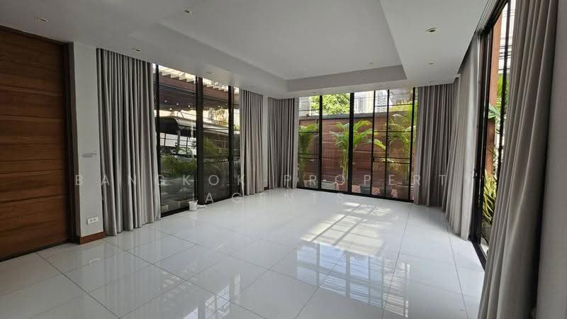 House between Thonglor and Phromphong, Bangkok, Khong Tan, Khlong Toei, Bangkok, 4 Bedrooms, 300 sqm, Single Detached House For Rent, by BANGKOK PROPERTY AGENTS, 500551762 - DDproperty.com