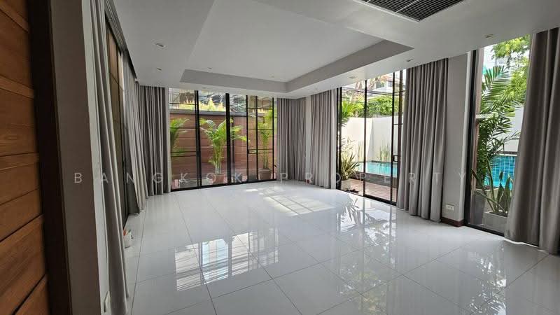 House between Thonglor and Phromphong, กรุงเทพ, คลองตัน, คลองเตย, กรุงเทพ, 300 ตร.ม., บ้านเดี่ยว ให้เช่า, โดย BANGKOK PROPERTY AGENTS, 500551762 - DDproperty.com