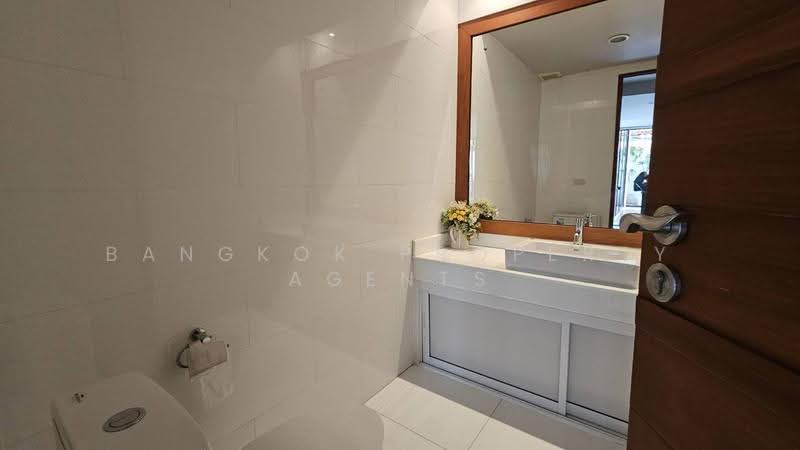 House between Thonglor and Phromphong, Bangkok, Khong Tan, Khlong Toei, Bangkok, 4 Bedrooms, 300 sqm, Single Detached House For Rent, by BANGKOK PROPERTY AGENTS, 500551762 - DDproperty.com