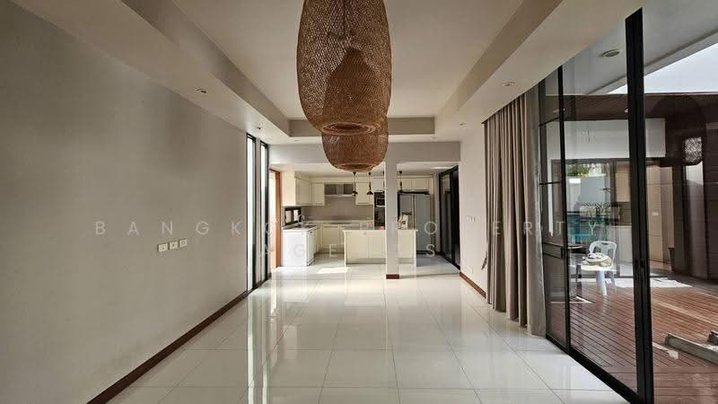 House between Thonglor and Phromphong, Bangkok, Khong Tan, Khlong Toei, Bangkok, 4 Bedrooms, 300 sqm, Single Detached House For Rent, by BANGKOK PROPERTY AGENTS, 500551762 - DDproperty.com