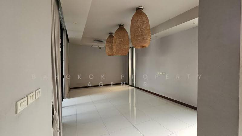 House between Thonglor and Phromphong, Bangkok, Khong Tan, Khlong Toei, Bangkok, 4 Bedrooms, 300 sqm, Single Detached House For Rent, by BANGKOK PROPERTY AGENTS, 500551762 - DDproperty.com
