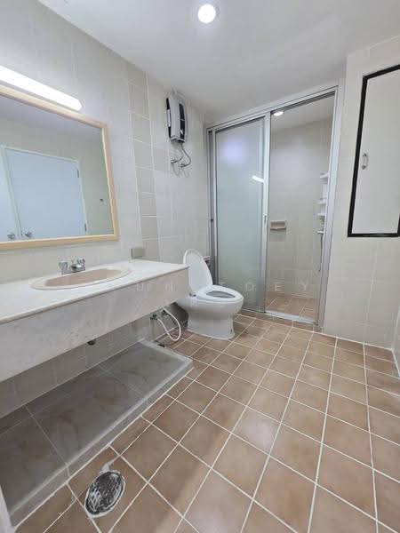 D.S. Tower 1 Sukhumvit 33, Bangkok, Soi Phrom Chit, Khlong Tan Nua, Watthana, Bangkok, 3 Bedrooms, 236 sqm, Condo For Rent, by Khun Toey เตย, 500551811 - DDproperty.com
