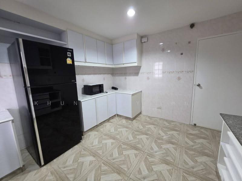 D.S. Tower 1 Sukhumvit 33, Bangkok, Soi Phrom Chit, Khlong Tan Nua, Watthana, Bangkok, 3 Bedrooms, 236 sqm, Condo For Rent, by Khun Toey เตย, 500551811 - DDproperty.com
