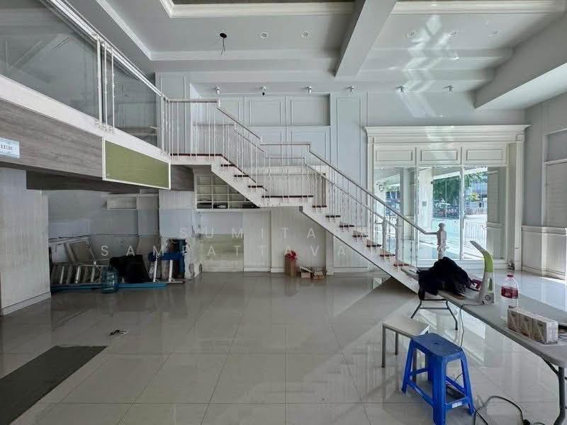 พื้นที่ให้เช่า สีลม สุรวงศ์ : Space for rent Silom, Surawong, กรุงเทพ, สุริยวงศ์, บางรัก, กรุงเทพ, 120 ตร.ม., พื้นที่ขายของ ให้เช่า, โดย Sumitara Sampattavanija, 500551842 - DDproperty.com