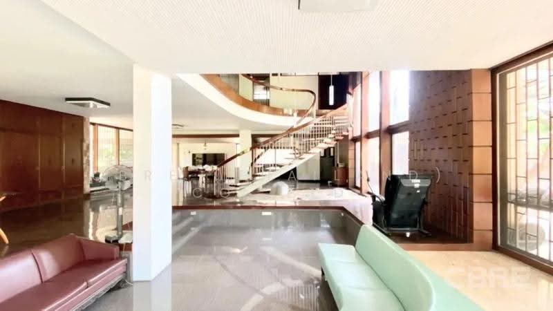 Single House on Sukhumvit 71, Bangkok, Khlong Tan Nua, Watthana, Bangkok, 4 Bedrooms, 426 sqm, Single Detached House For Sale, by CBRE (Thailand) Co.,Ltd, 500551849 - DDproperty.com