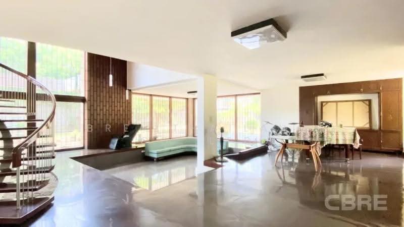 Single House on Sukhumvit 71, Bangkok, Khlong Tan Nua, Watthana, Bangkok, 4 Bedrooms, 426 sqm, Single Detached House For Sale, by CBRE (Thailand) Co.,Ltd, 500551849 - DDproperty.com